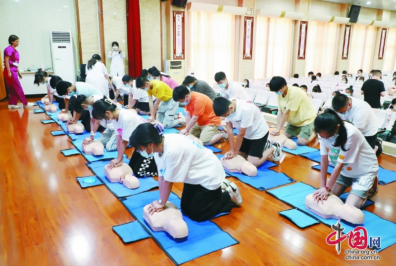 為了成就學子的夢想——南充市中心醫院首屆“白衣天使體驗日”活動側記