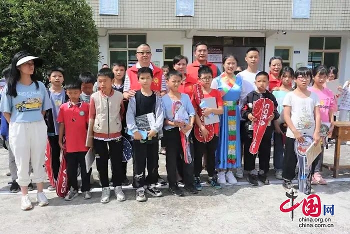 江安县新型职业农民爱心协会送温暖到偏远山区学校