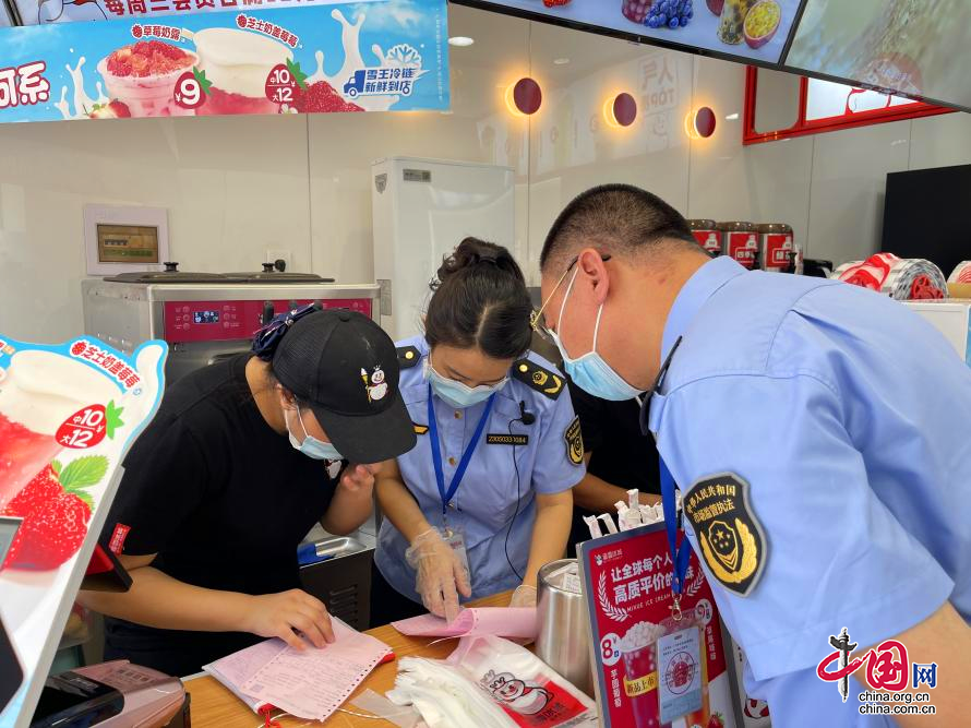 广汉市场监管局开展暑期热门食品“你点我播”活动