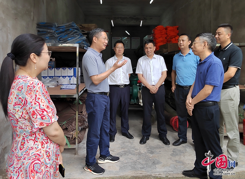 自贡市副市长龙腾鑫调研督导大安区防汛减灾工作