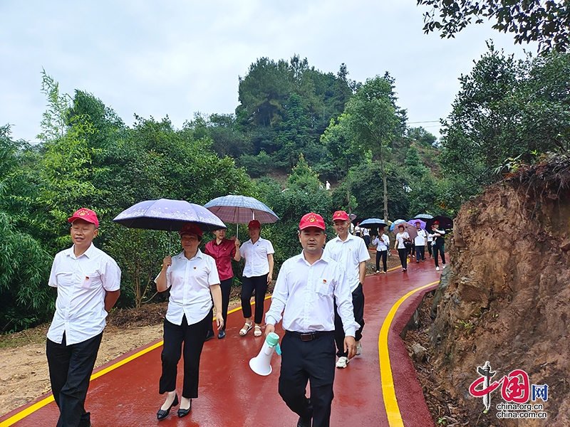 自贡荣县：这群农村党员喜看家门口的变化