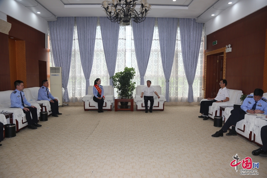刘建波会见获得公安部和省公安厅表扬的甘洛公安先进集体代表和个人