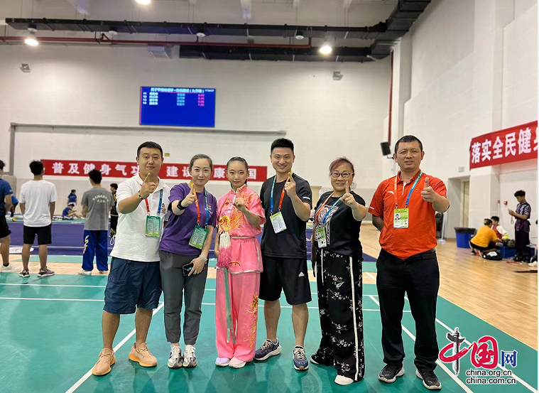 南充小将李亚南在四川省第十四届运动会武术套路比赛中成功斩获金牌