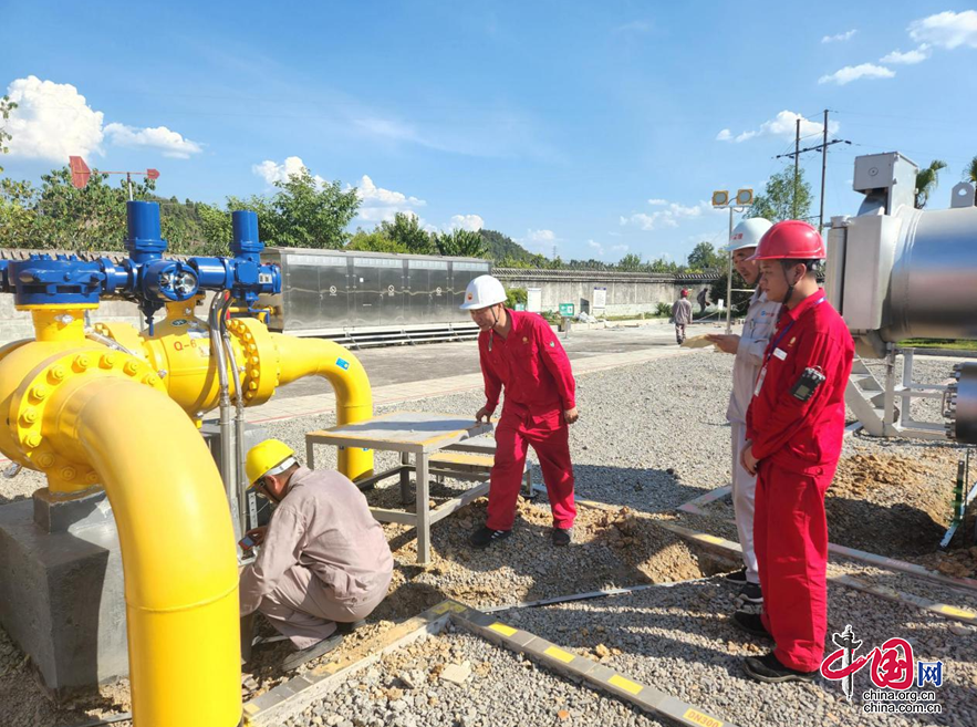 南充輸氣作業區：在43.5℃高溫下 這群“輸氣人”不懼高溫“烤”驗