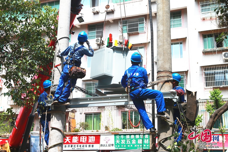 戰高溫！  德陽供電新上變壓器提升居民用電可靠性