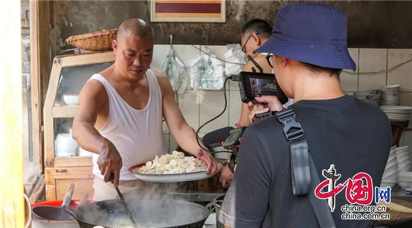 《味道雅安》摄制组到天全拍摄第五届世界川菜大会雅安美食宣传片