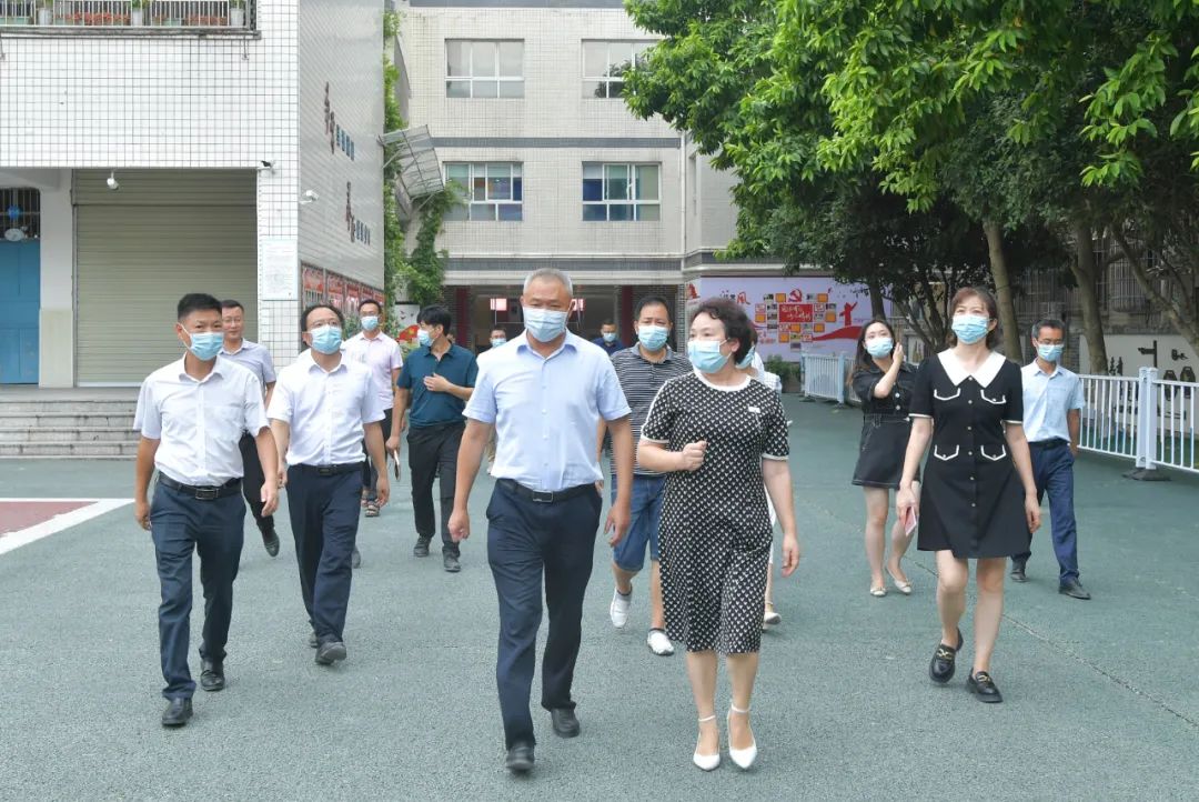 广安区委书记文阁带队调研城区学校提质建设项目