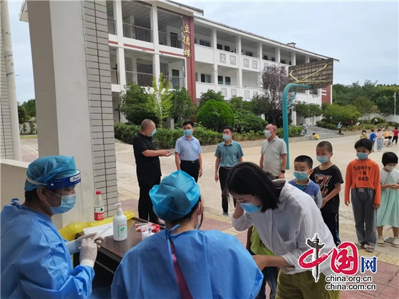 綿陽市梓潼縣人大常委會副主任魏永國赴自強小學調研指導開學工作