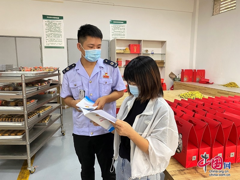 四川省筠連縣：從“土”月餅味道中感受稅務服務之變