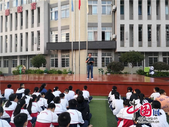 江油市太平鎮學校召開初三學生動員大會