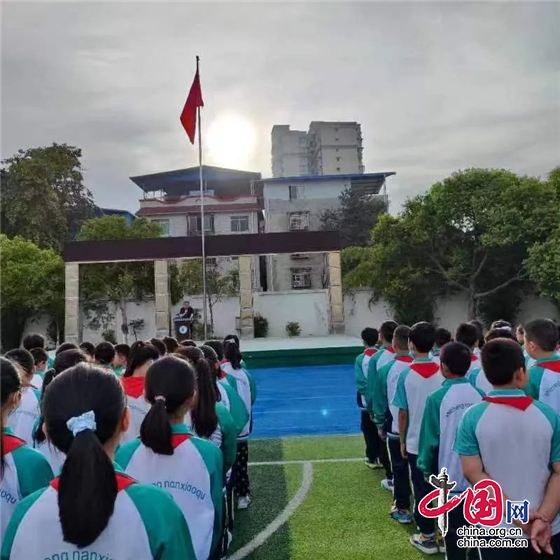 綿陽市匯豐路小學召開畢業班學生會