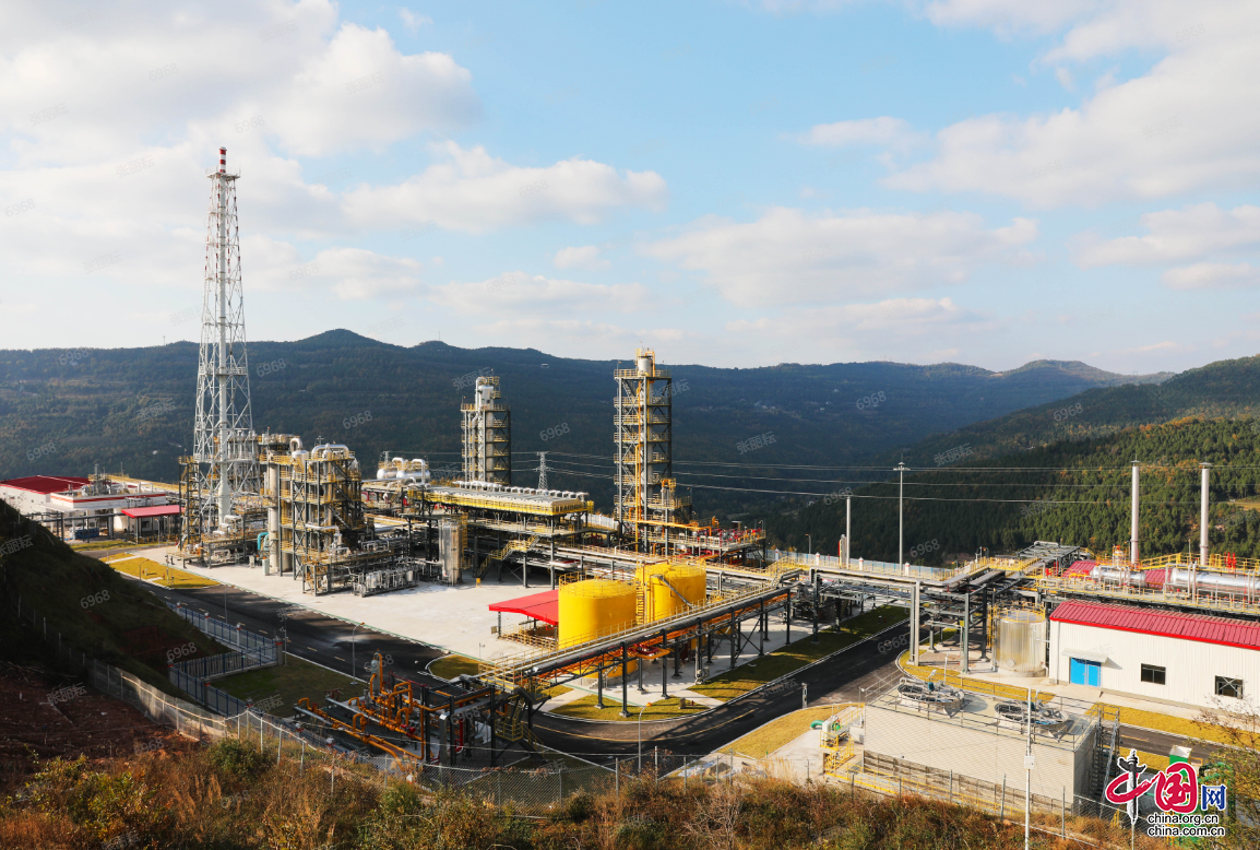 西南油气田公司首个自营超深高含硫气藏试采产气突破1亿立方米