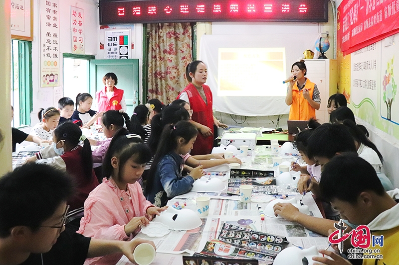 自贡市富顺县妇联组织开展戏曲脸谱知识讲解及绘画体验活动