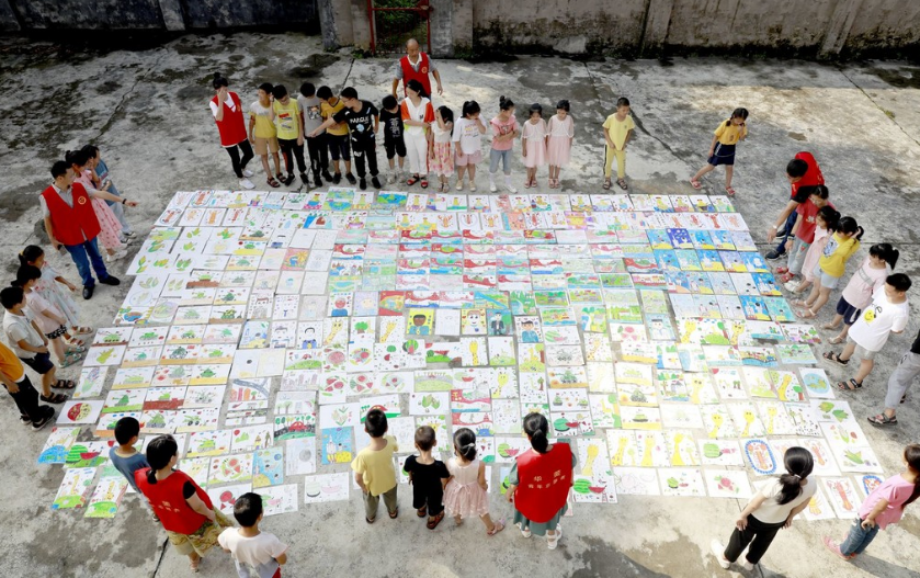 50天100个课时！一支画笔，为华蓥山村孩子描绘彩色梦想