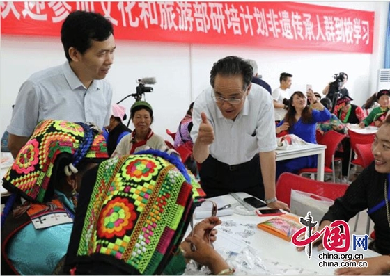 成都纺专在马边彝族自治县设立省级传统工艺工作站