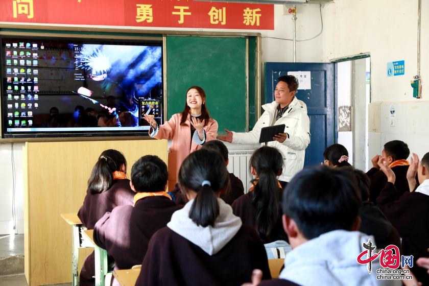 “學習宣傳貫徹黨的二十大精神” 我們的中國夢·文化進萬家文藝志願服務活動走進松潘