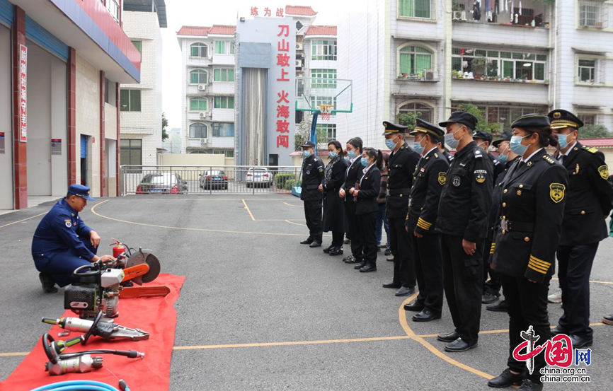 南部縣消防救援大隊：零距離”體驗消防 增強火災防範意識