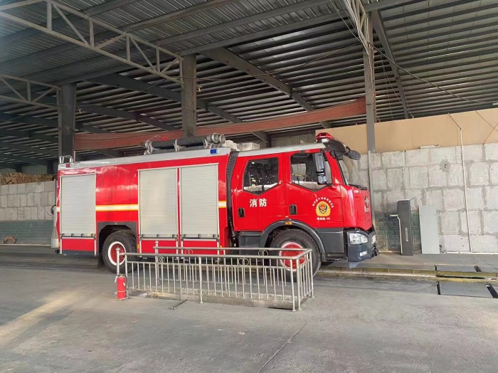 梧桐路消防救援站圆满完成执勤消防车年审检测工作