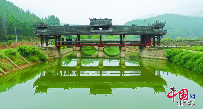 南部縣鳳仙橋百年廊橋聽風雨