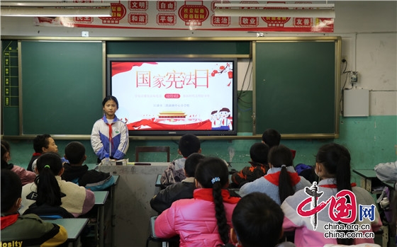 江油市二郎庙小学开展“学宪法讲宪法，做文明小学生”主题教育活动