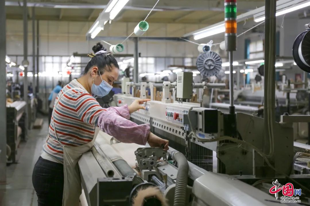 嘉陵区“五朵金花”引领丝纺服装产业高质量发展