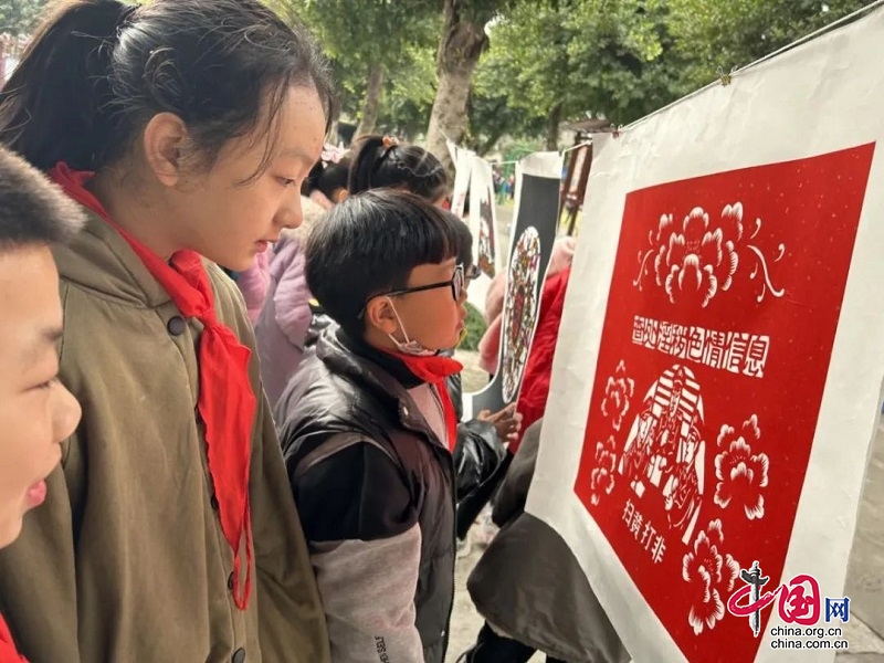 犍為縣：“掃黃打非”進校園 剪紙藝術助護苗