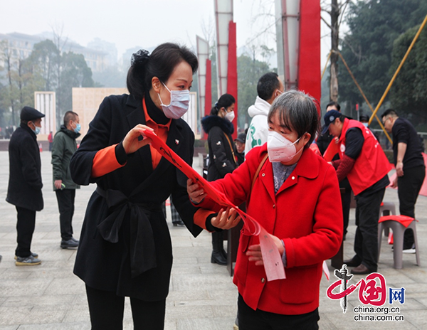 瀘州市老年大學開展“迎新春送祝福”文化惠民進社區老年志願服務活動