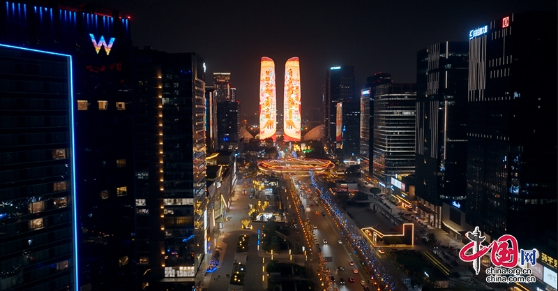 “梦想之光·千灯之城”亮相成都双子塔 邀您来观自贡灯过中国年