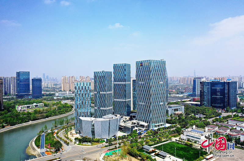 四川能投新城公司艺尚锦江文创中心2022年以超10亿元签约金额跻身成都房地产销售市场前列