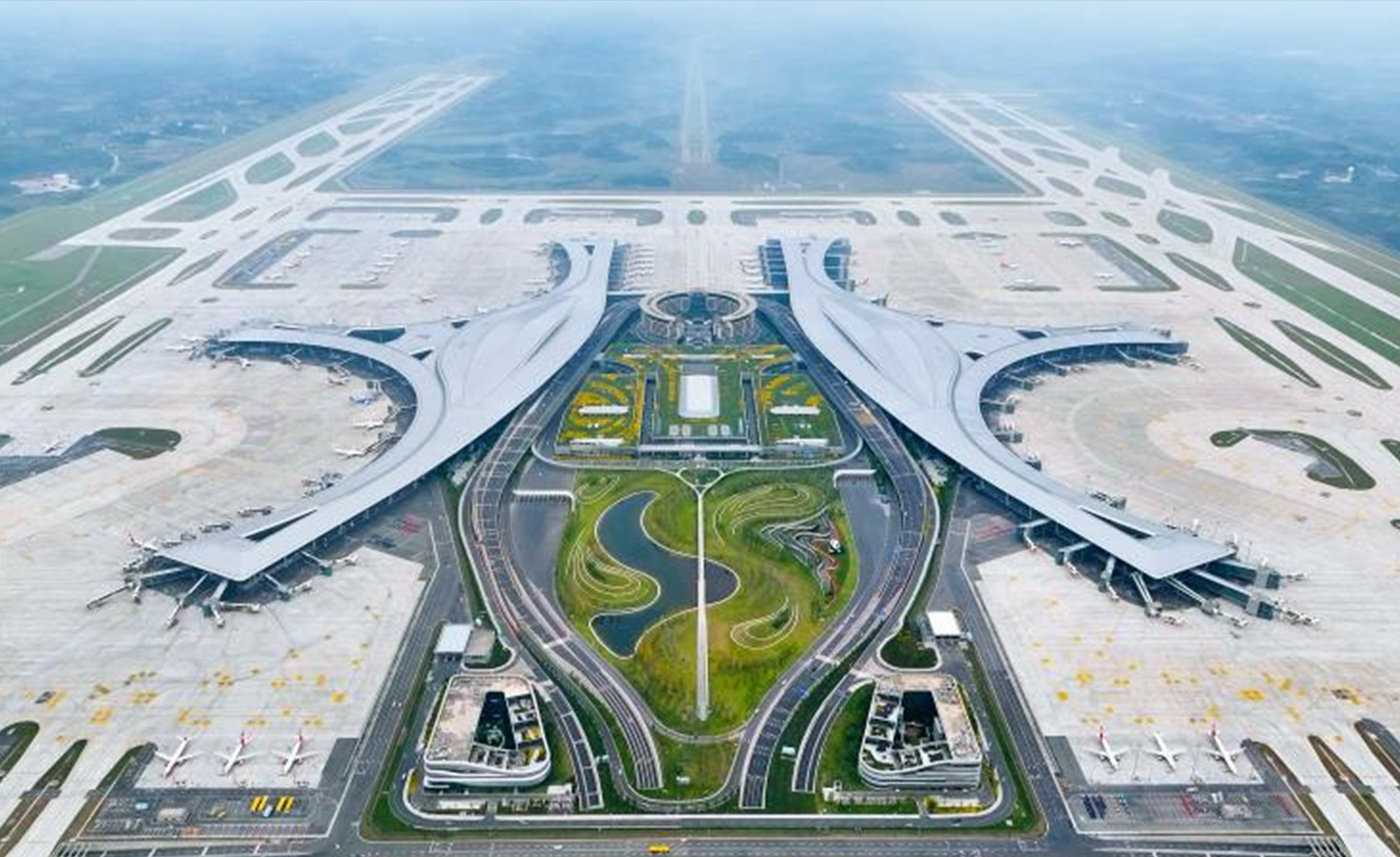 成都东部新区与吉祥航空天府国际机场基地项目投资协议签约仪式在蓉举行