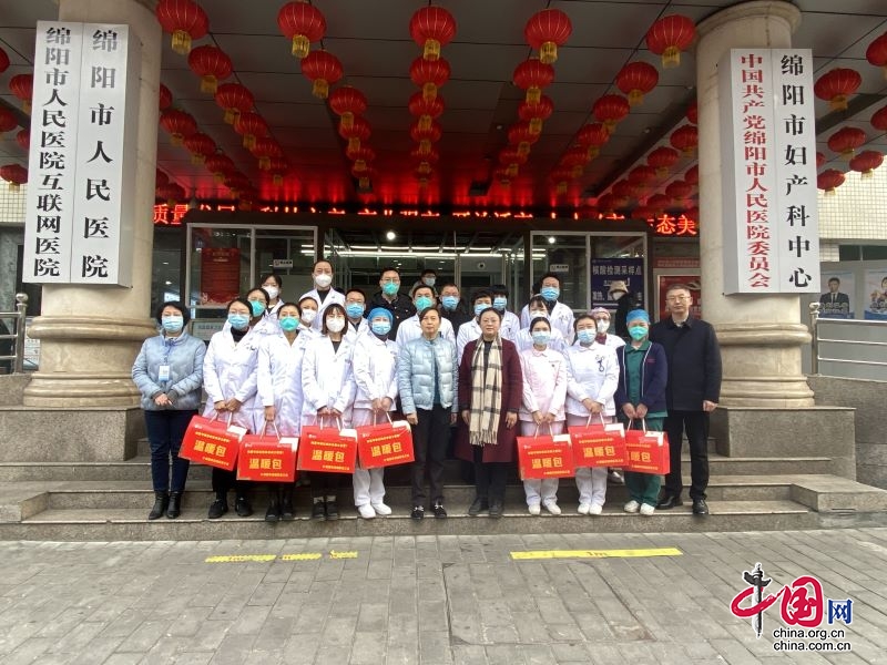 绵阳市涪城区总工会走访慰问一线医务人员和困难劳模代表