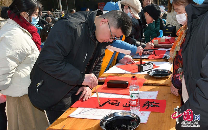 自贡市大安区举行“农民读书月”优秀出版物展示活动