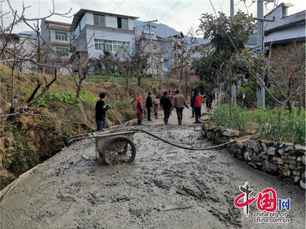 新年新氣象 漢源縣三強(qiáng)村解決“行路難”有實(shí)效