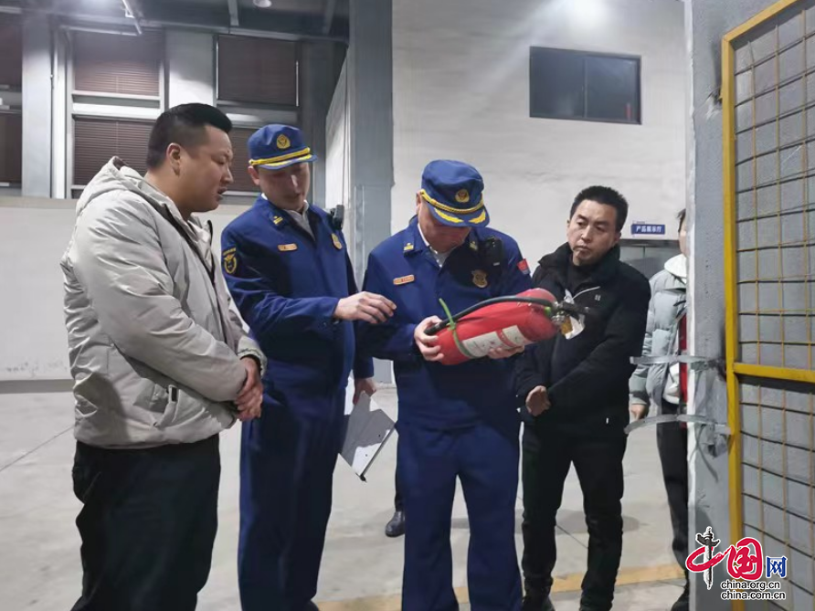四川南部消防救援大队以联合“指导式”帮扶 助力企业有序复工复产