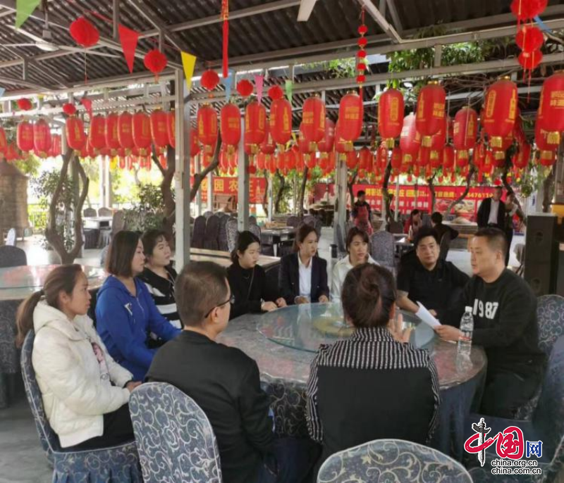 攀枝花市東區市場監管局擺起了餐飲食品安全規范“壩壩宴”