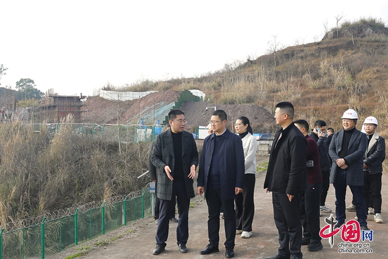 自贡市大安区委副书记、区长唐小华调研供水保水工作
