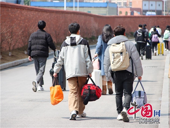 暖心护航！贵州黔南科技学院2023年春季返校志愿服务工作有序进行