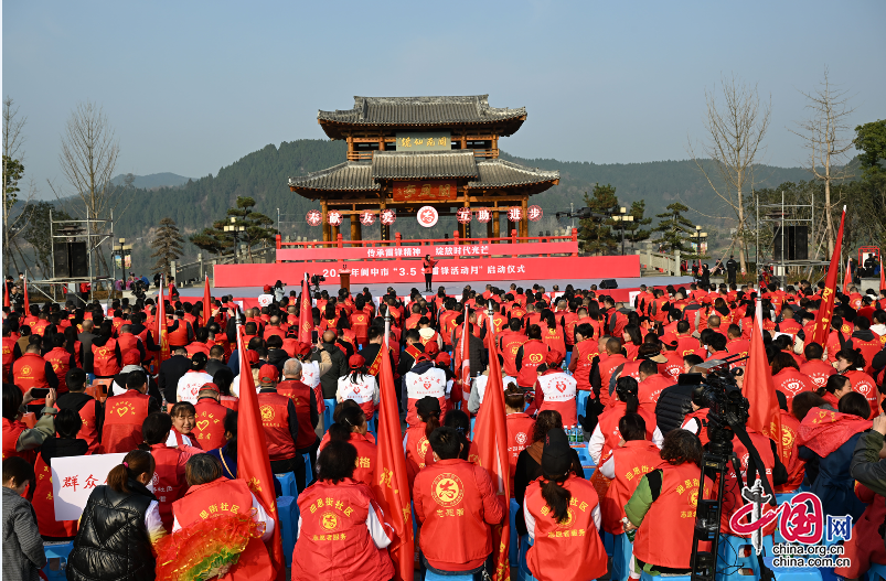 傳承雷鋒精神 綻放時代光芒|四川閬中嘉陵江畔唱響《學習雷鋒好榜樣》