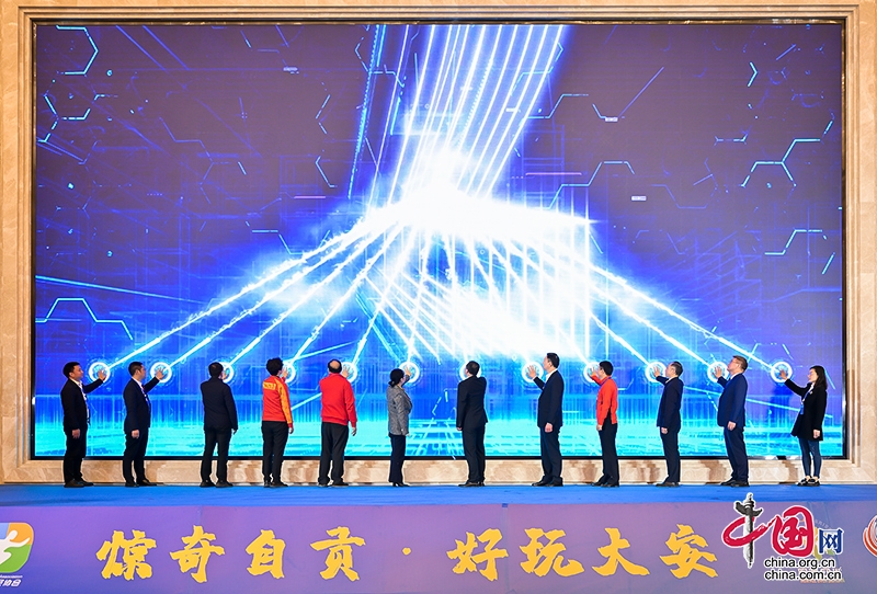 近5000人青龙湖激情角逐 自贡恐龙半程马拉松即将鸣枪开跑