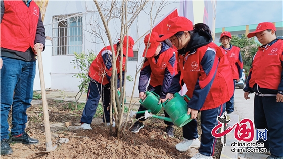 讓校園多一份綠 江油市八一小學開展植樹節主題活動