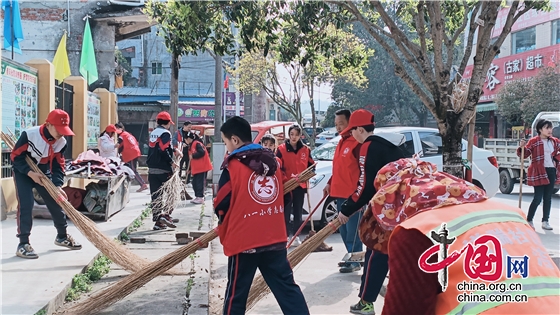 江油市八一小學聯合方水鎮祥瑞社區開展學雷鋒志願者活動