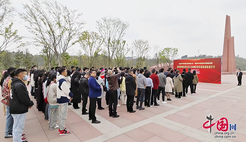 以灯为媒以文会友 全省各民族青年及文艺工作者代表齐聚自贡进行交流互访