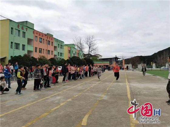 綿陽市鹽亭縣富驛鎮金安小學舉行春季運動會