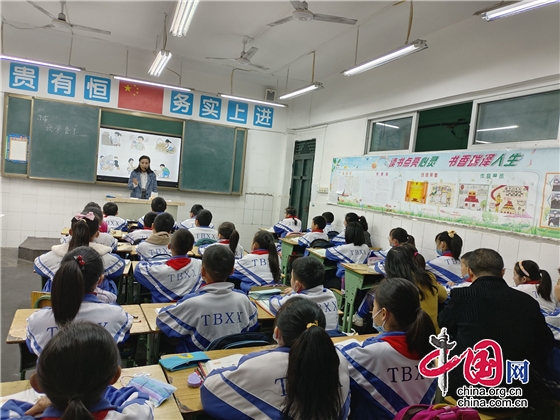 江油市小學語文聯合教研組到太白小學開展送教下鄉研培活動