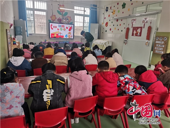 江油市厚壩鎮小學附設幼兒園開展“消防安全 牢記在心”主題教育活動