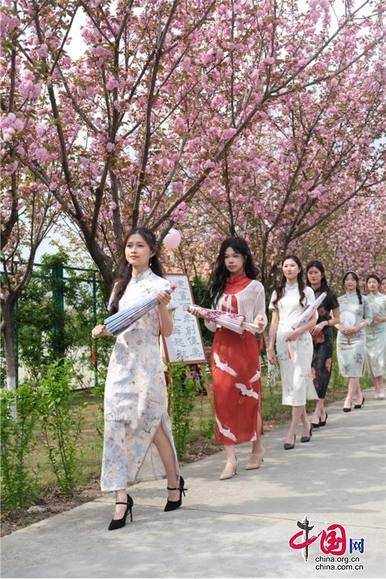 萬名師生打卡!西南交大希望學院“花潮節”遊園會讓非遺文化“綻放”在學生心間