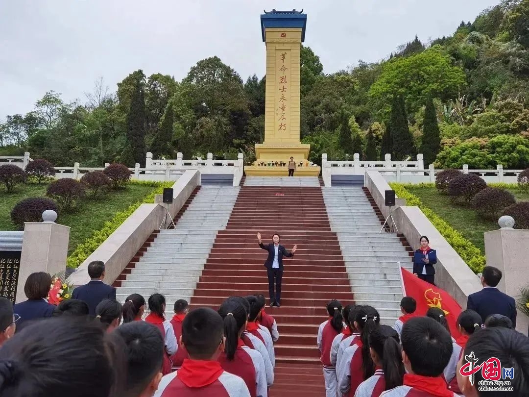 緬懷革命先烈 追尋黨史記憶 傳承紅色基因|四川南充瀠溪小學開展“清明祭英烈”活動