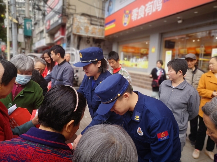 蓬溪消防联合赤城镇人民政府开展“平安清明 文明祭扫”消防宣传活动