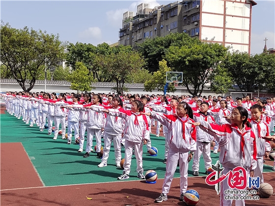 江油市勝利街小學舉行“陽光大課間”展示活動