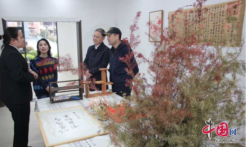 四川嘉陵區法院“光之翼”圖書館正式揭牌啟用